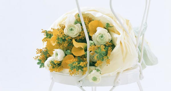 Bouquet of White Roses With Yellow Calla Lilies