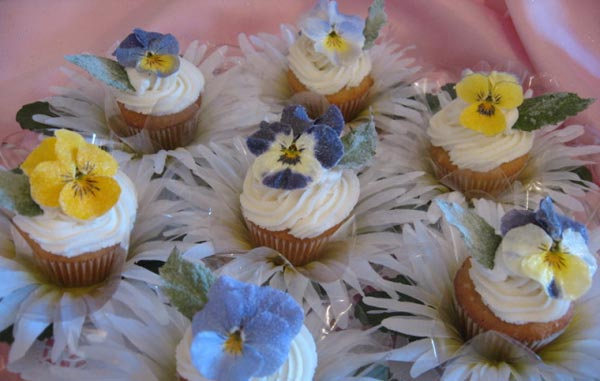 Sugar-Frosted Flowers Cup-Cakes